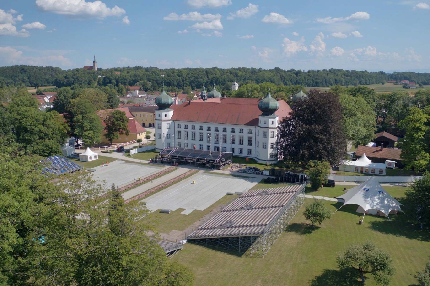 Bender Tribünen, Bühnen und Stadien für Kultur Veranstaltungen Events396